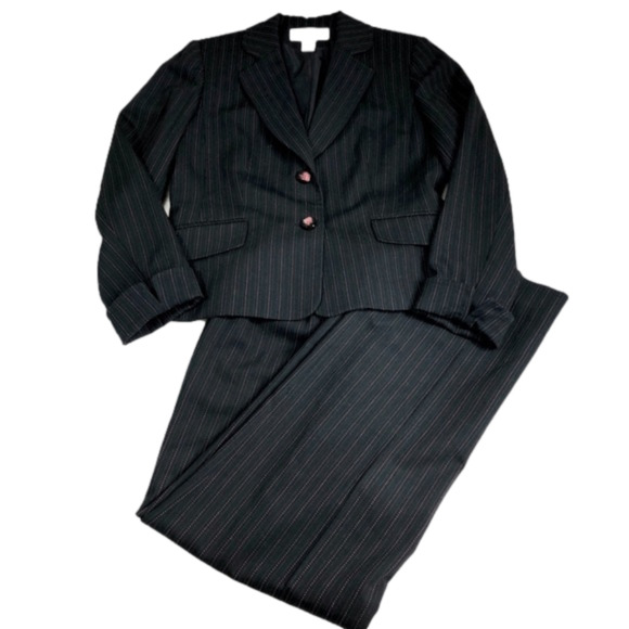 Jones New York Pants - 𝅺Jones New York woman’s Pinstriped Suit. Size 10P
